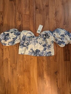 Abercrombie & Fitch White Crop Top with Blue Floral Print
